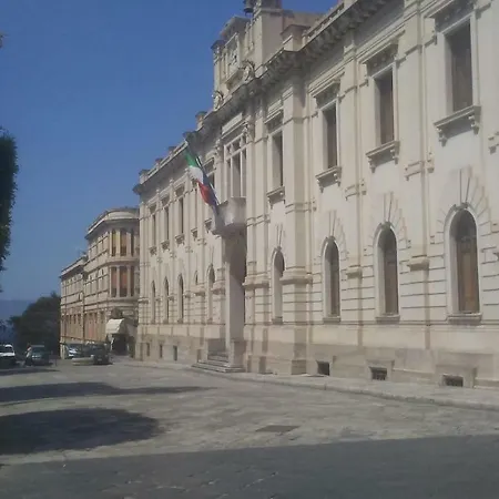 Alojamento de Acomodação e Pequeno-almoço Al Torrione Reggio di Calabria